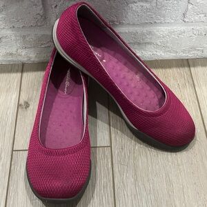 Eddie Bauer Magenta Flats, Good Condition, size 8
